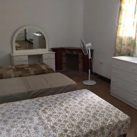 Bed Sit In Paceville بيت ضيافة *